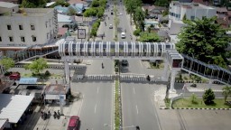 Gambar Jembatan Penyebrangan Orang Kota Banjarbaru